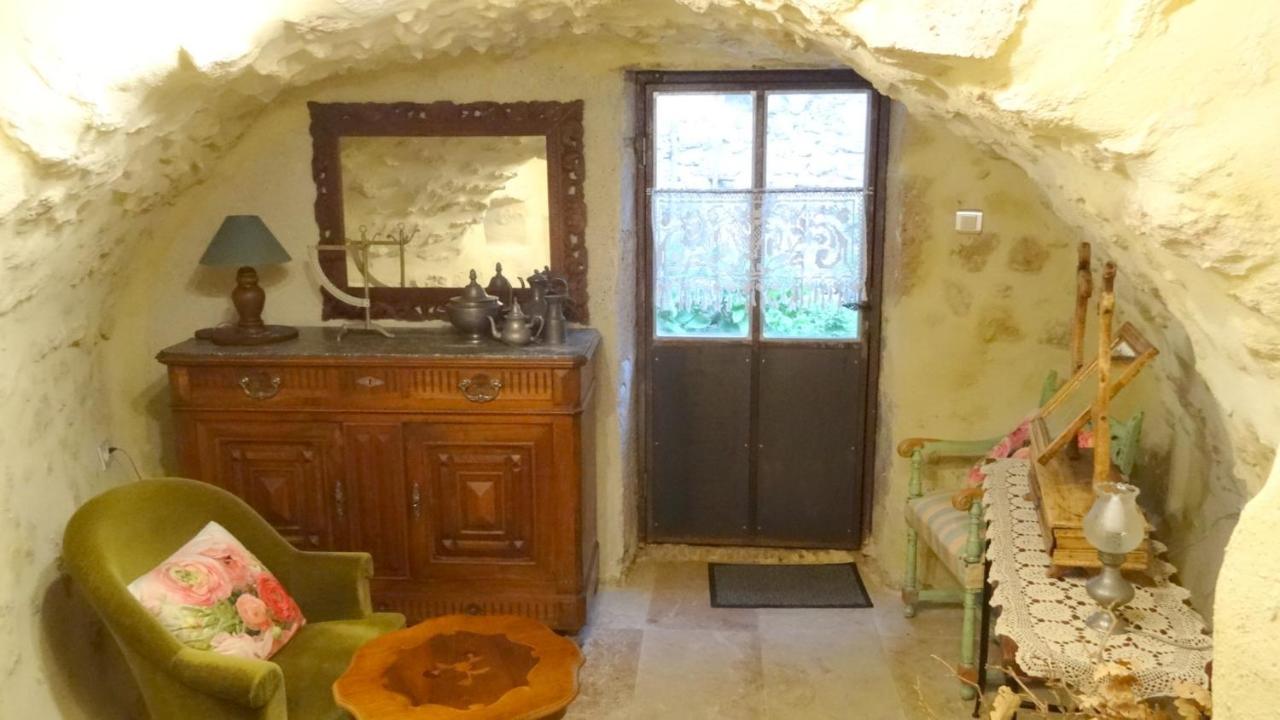 La Garde Adhemar, L'Escalier Medieval Exterior foto